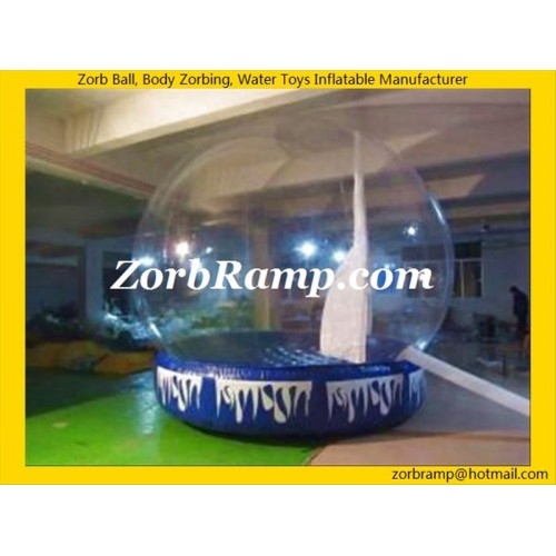 23 Xmas Inflatable Showing Globe